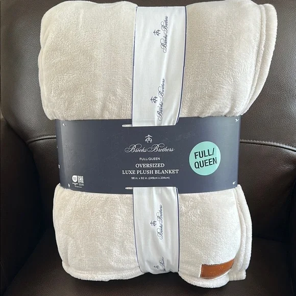 Brooks Brothers Oversized Plush Blanket in Cream - Picture 2 of 7